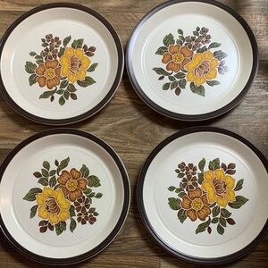 Charnwood Vintage Floral Dinner Plates Set - Yellow and Brown